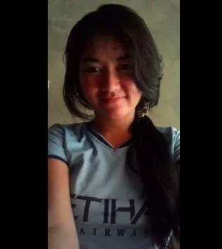 Video Viral Abg Muda Berkacamata Bulat Sedang Didongkrak dari Belakang Sambil Tersenyum Viral